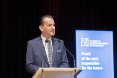 Dziekan WEiI prof. Prz R. Zajdel, 