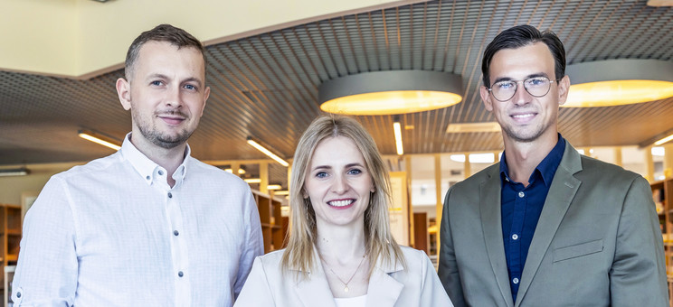 Od lewej: dr inż. K. Wieczerzak, prof. PRz M. Kida, prof. PRz M. Mądziel,